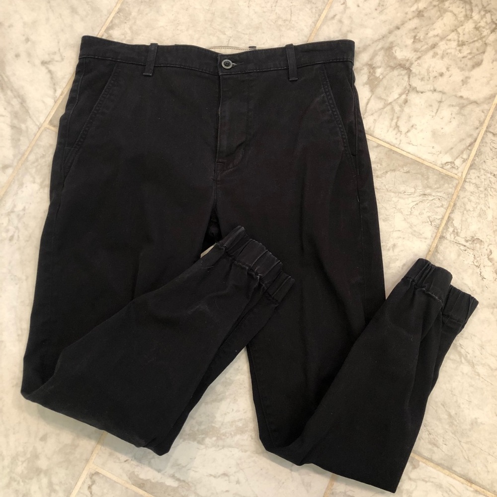 Levi’s Joggers 😍